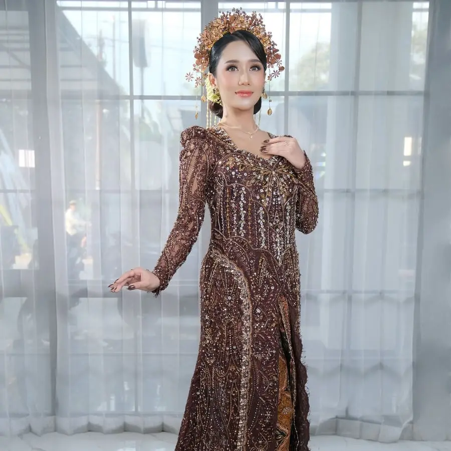 Gambar referensi Kebaya Dark Brown, kode R107