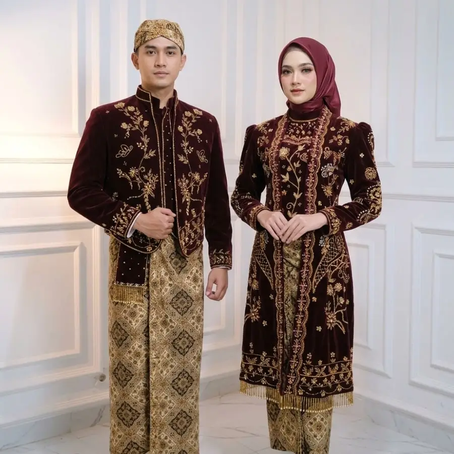 Gambar referensi Kebaya Dark Maroon, kode T112
