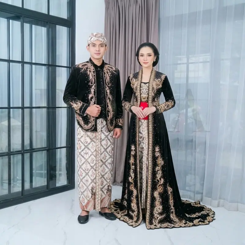 Gambar referensi Kebaya Bludru Hitam, kode T90