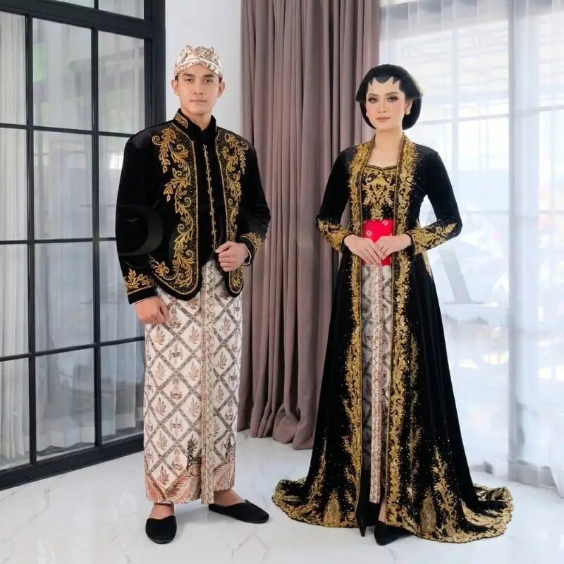 Gambar referensi Kebaya Bludru Hitam, kode T92