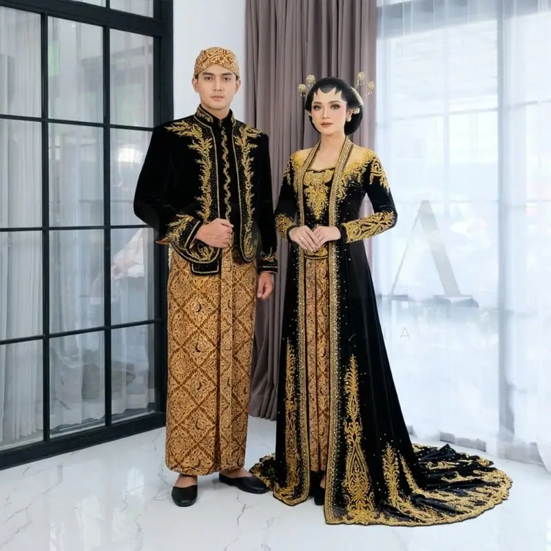 Gambar referensi Kebaya Bludru Hitam, kode T94